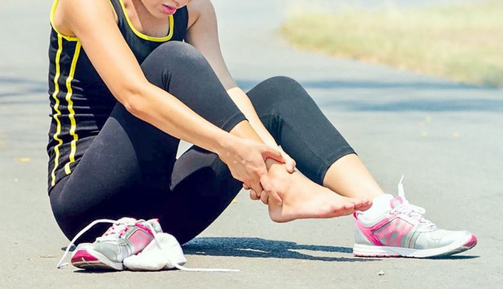 Khi tập luyện thể thao, dễ bị viêm gân Achilles.